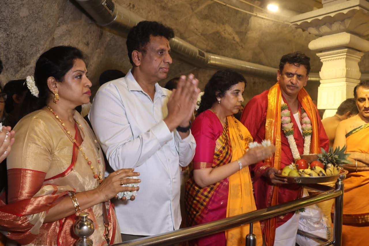 Devotees at Kailasagiri Cave Temple, where free meals are served daily